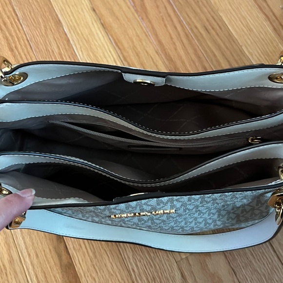 Michael Kors Signature Shoulder Bag & Large Logo Wristlet - Picture 4 of 7